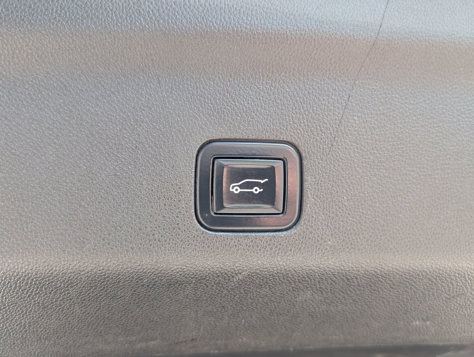 Used 2022 Chevrolet Tahoe RST w/ Luxury Package image 24