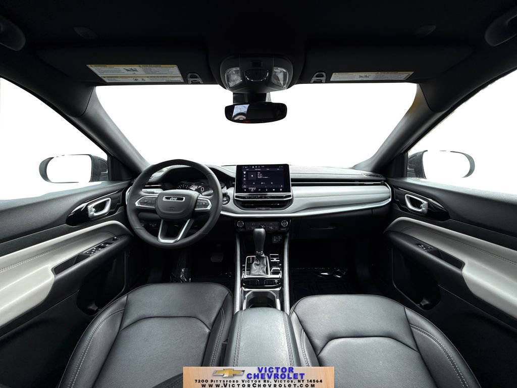 Used 2025 Jeep Compass Limited image 16