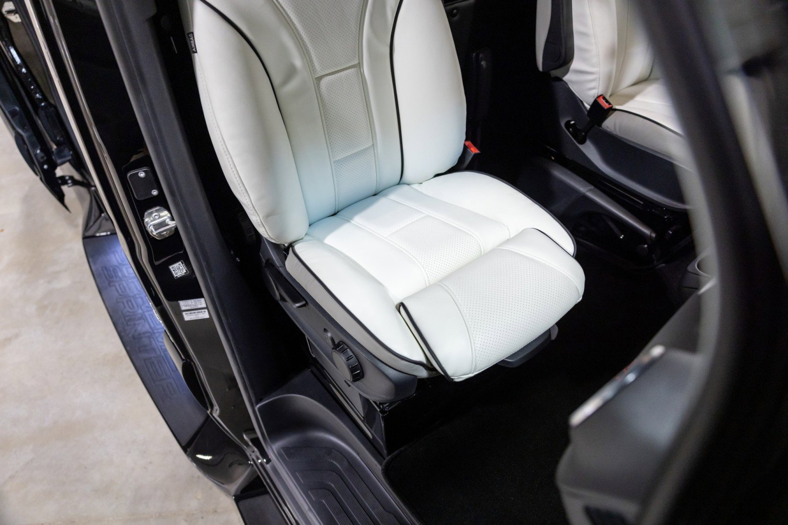 Used 2025 Mercedes-Benz Sprinter 3500 image 18