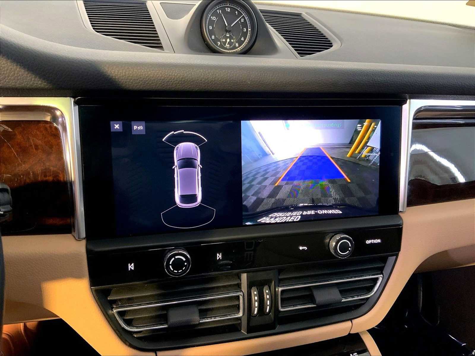 Certified 2023 Porsche Macan image 31