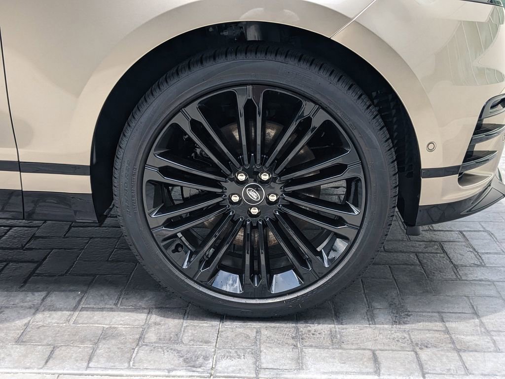 New 2026 Land Rover Range Rover Velar Dynamic SE image 10