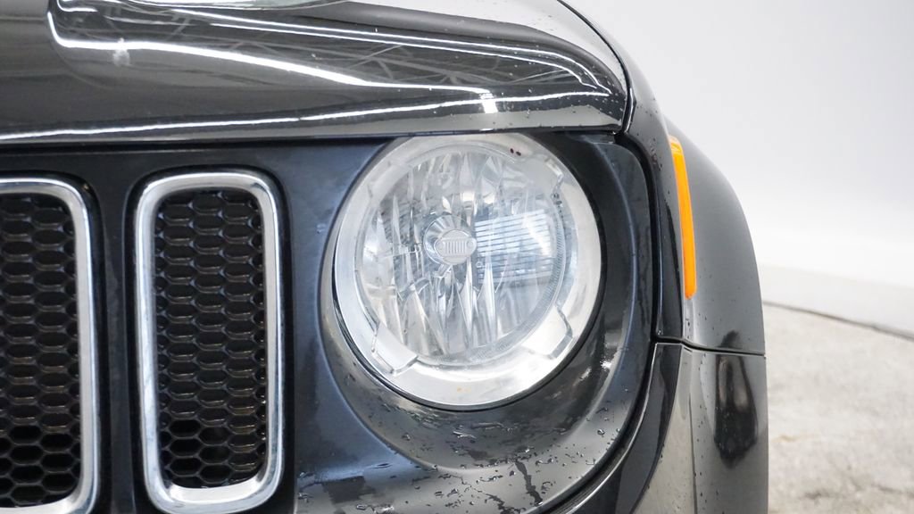 Used 2017 Jeep Renegade Latitude w/ Cold Weather Group image 13