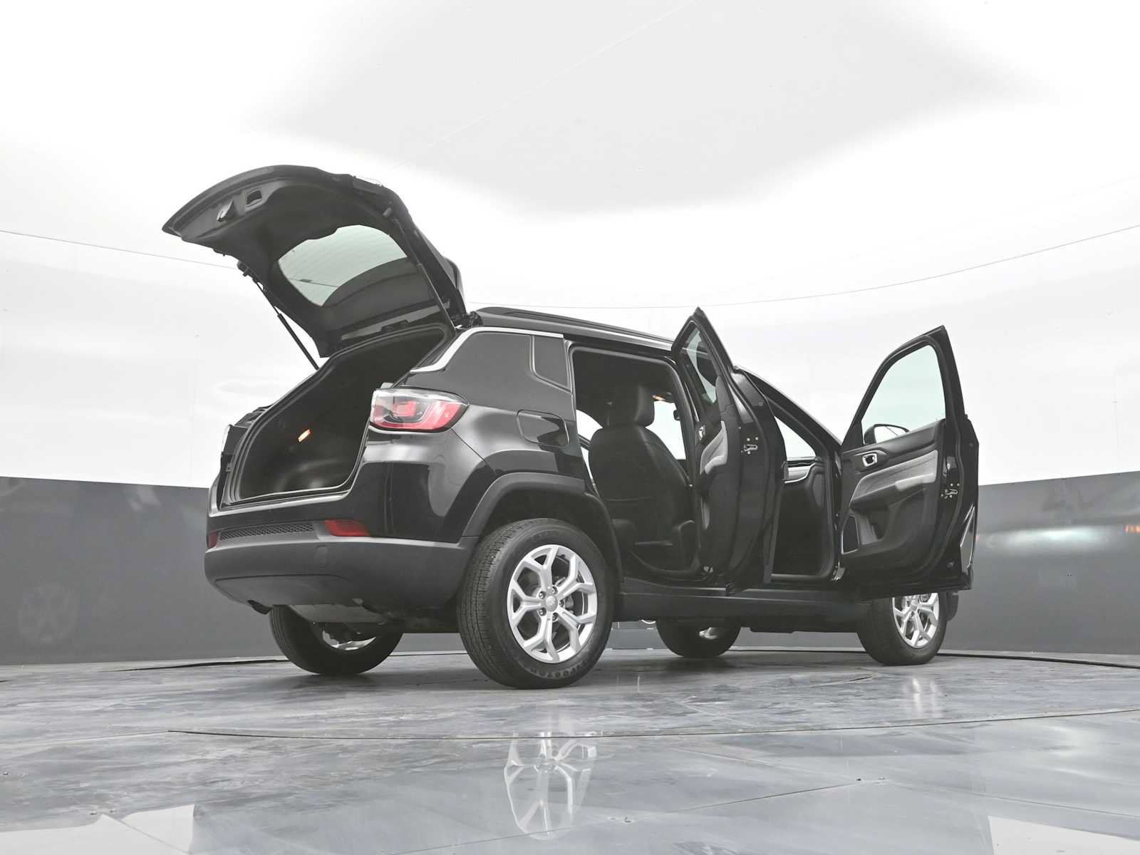Used 2024 Jeep Compass Latitude AWD/4WD image 45