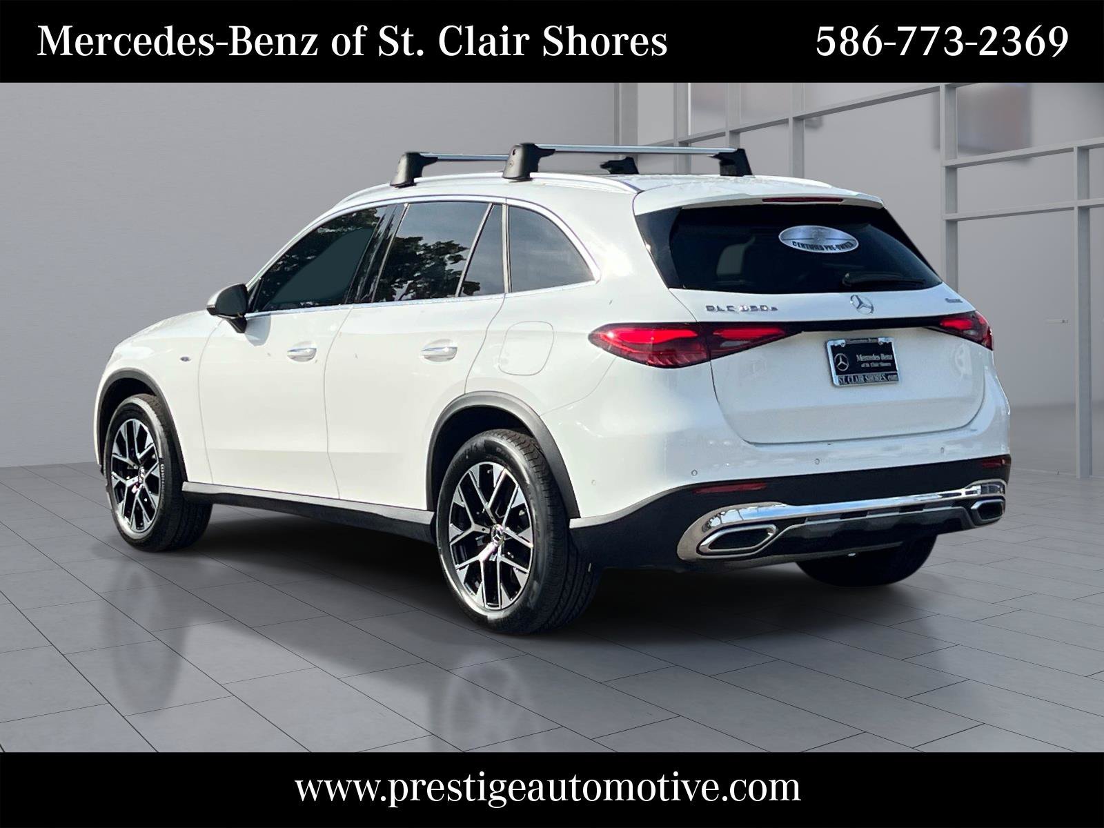Used 2025 Mercedes-Benz GLC 350e 4MATIC image 3