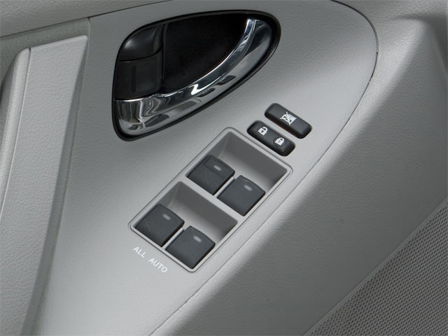 Used 2010 Toyota Camry LE FWD image 18