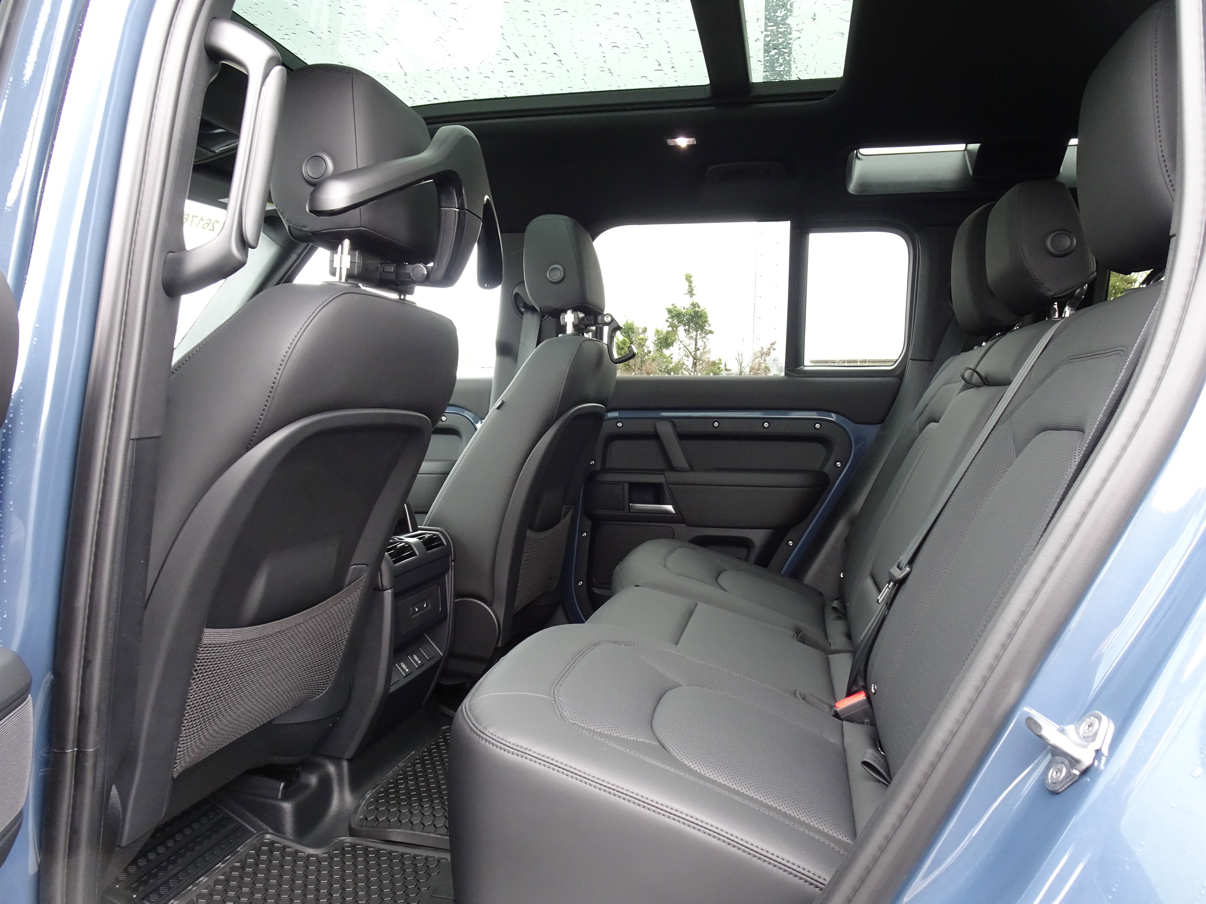 New 2026 Land Rover Defender 110 X-Dynamic SE AWD/4WD image 22