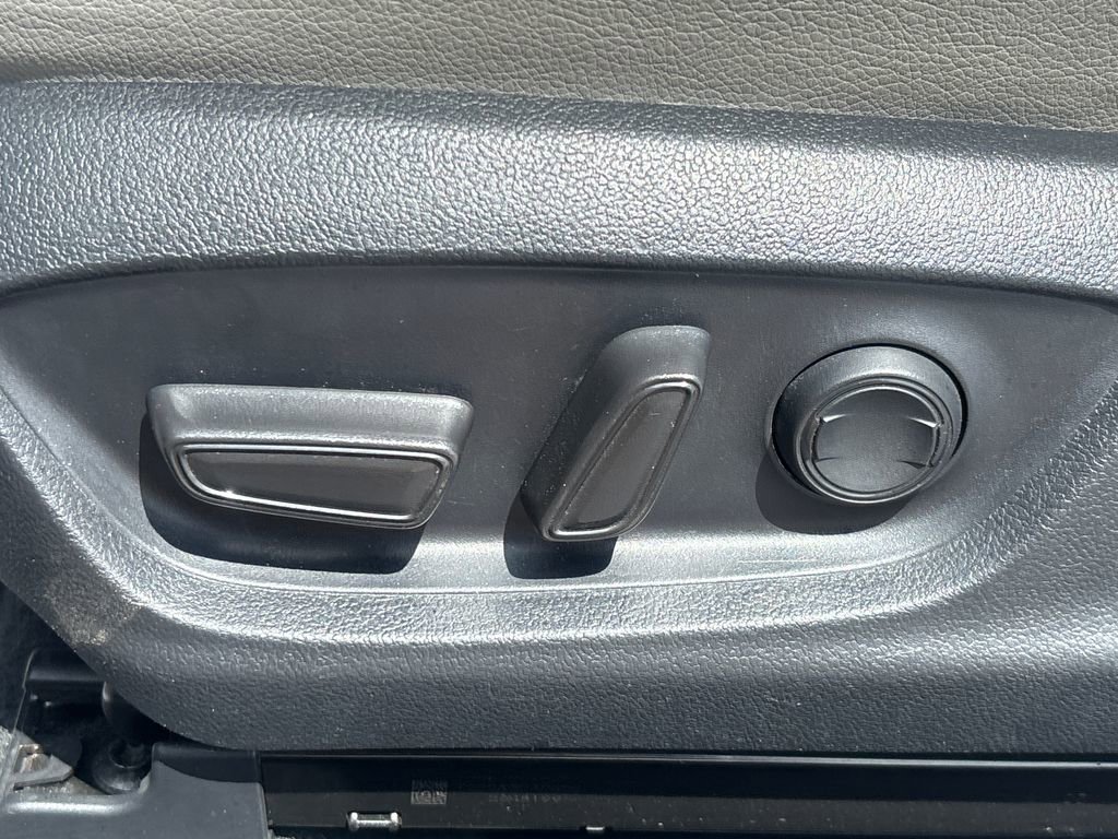 Used 2023 Toyota Camry SE image 9