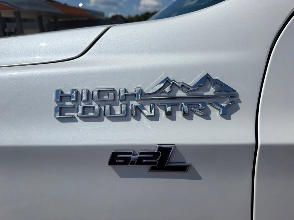 Used 2024 Chevrolet Suburban High Country w/ Advanced Technology Package AWD/4WD image 9