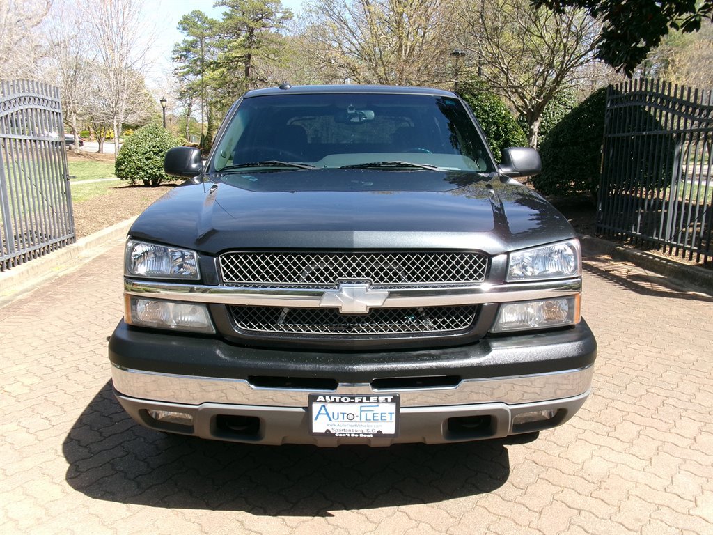 Used 2003 Chevrolet Avalanche 4x4 w/ Suspension Package, Off-Road image 2
