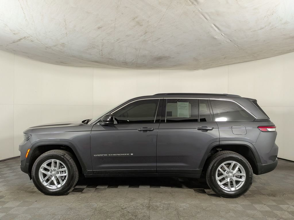 Certified 2025 Jeep Grand Cherokee Laredo X AWD/4WD image 3