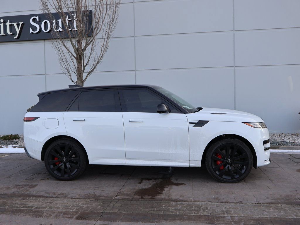 Used 2025 Land Rover Range Rover Sport Dynamic SE image 5