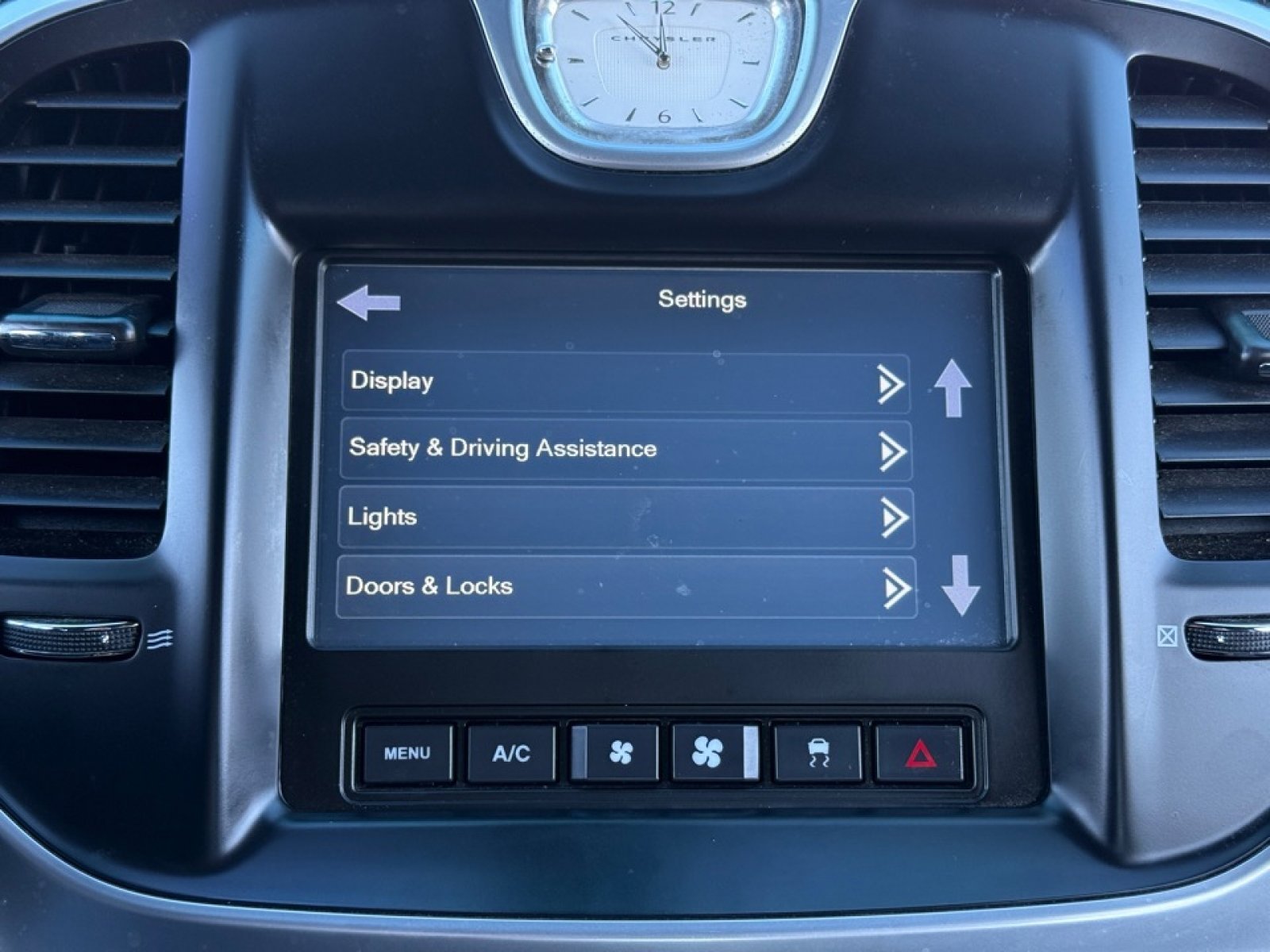 Used 2017 Chrysler 300 C Platinum image 24