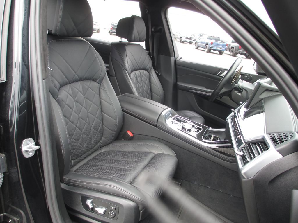 Used 2023 BMW X7 xDrive40i w/ M Sport Package image 23