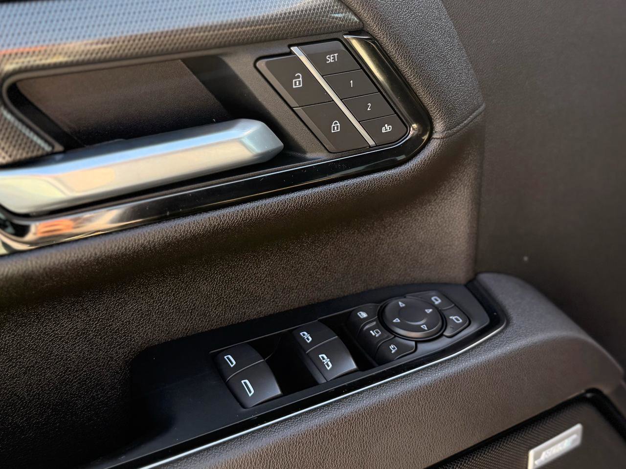 Used 2025 GMC Sierra 2500 AT4 image 7