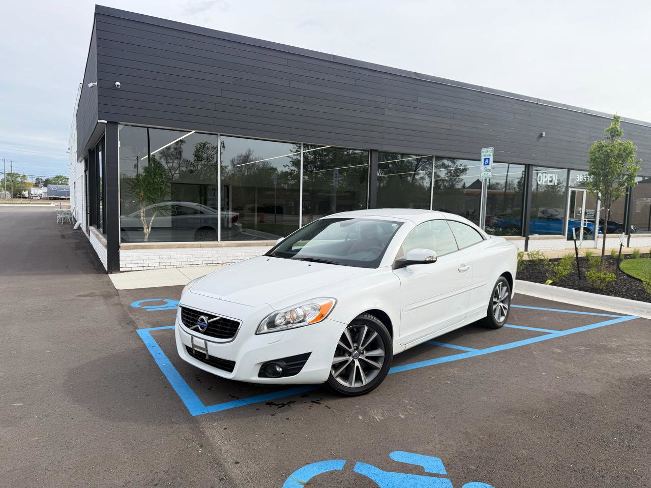 Used 2012 Volvo C70 T5 FWD image 9