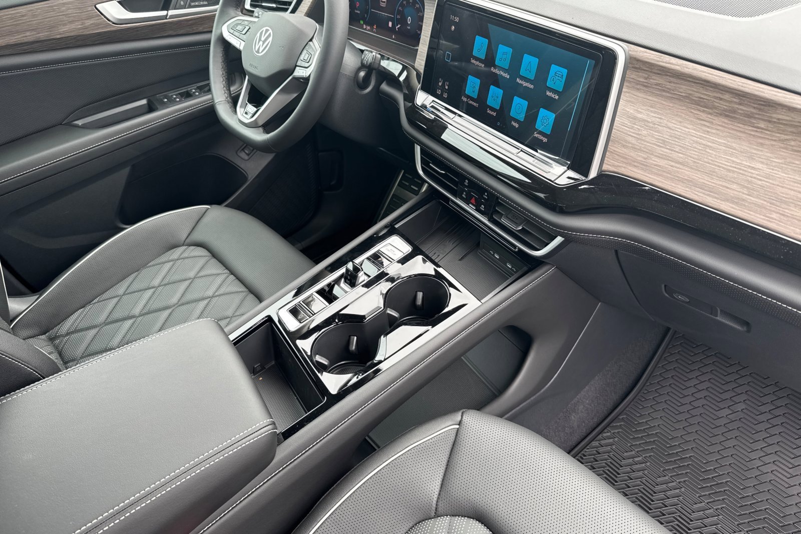 New 2025 Volkswagen Atlas SEL Premium R-Line image 15