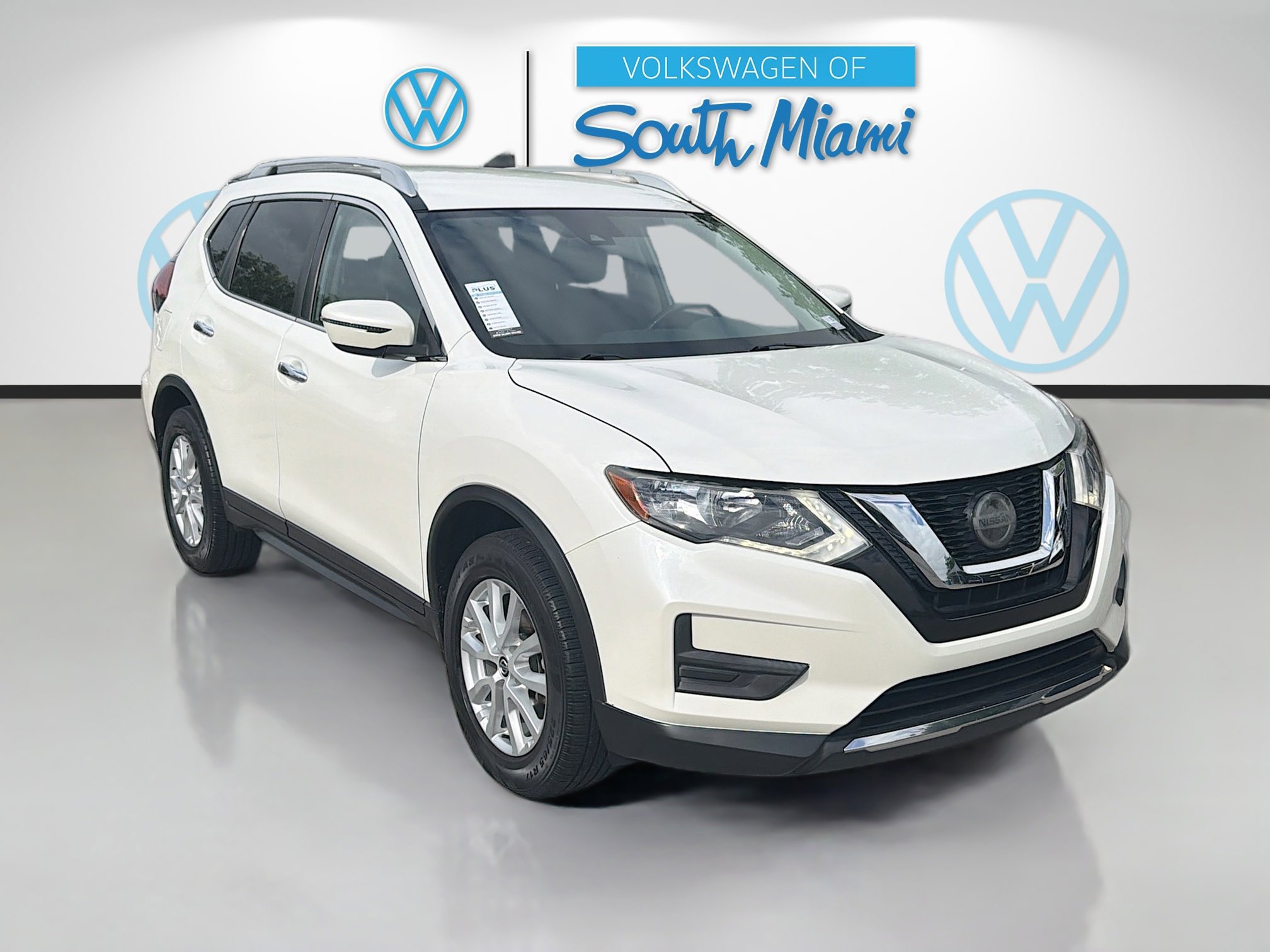 Used 2020 Nissan Rogue SV image 1