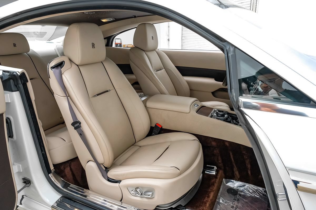 Used 2016 Rolls-Royce Wraith RWD image 25