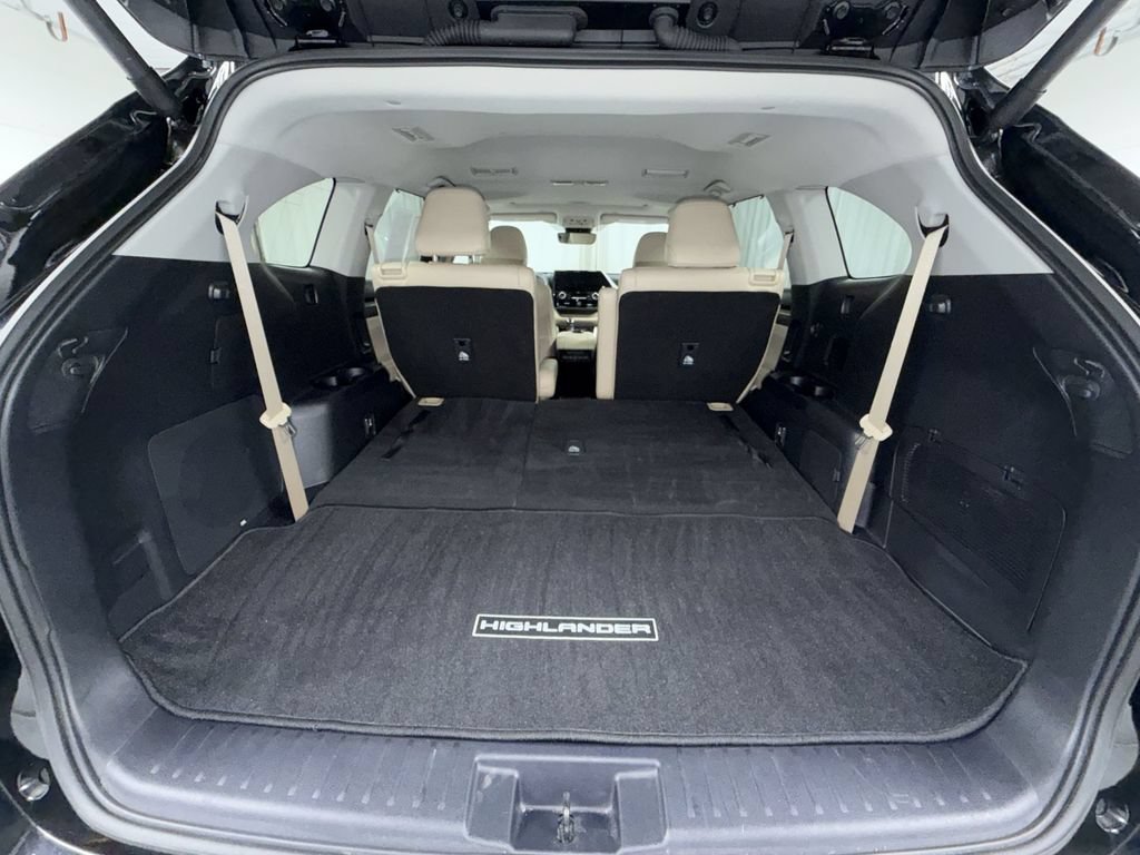 Certified 2024 Toyota Highlander Limited AWD/4WD image 14