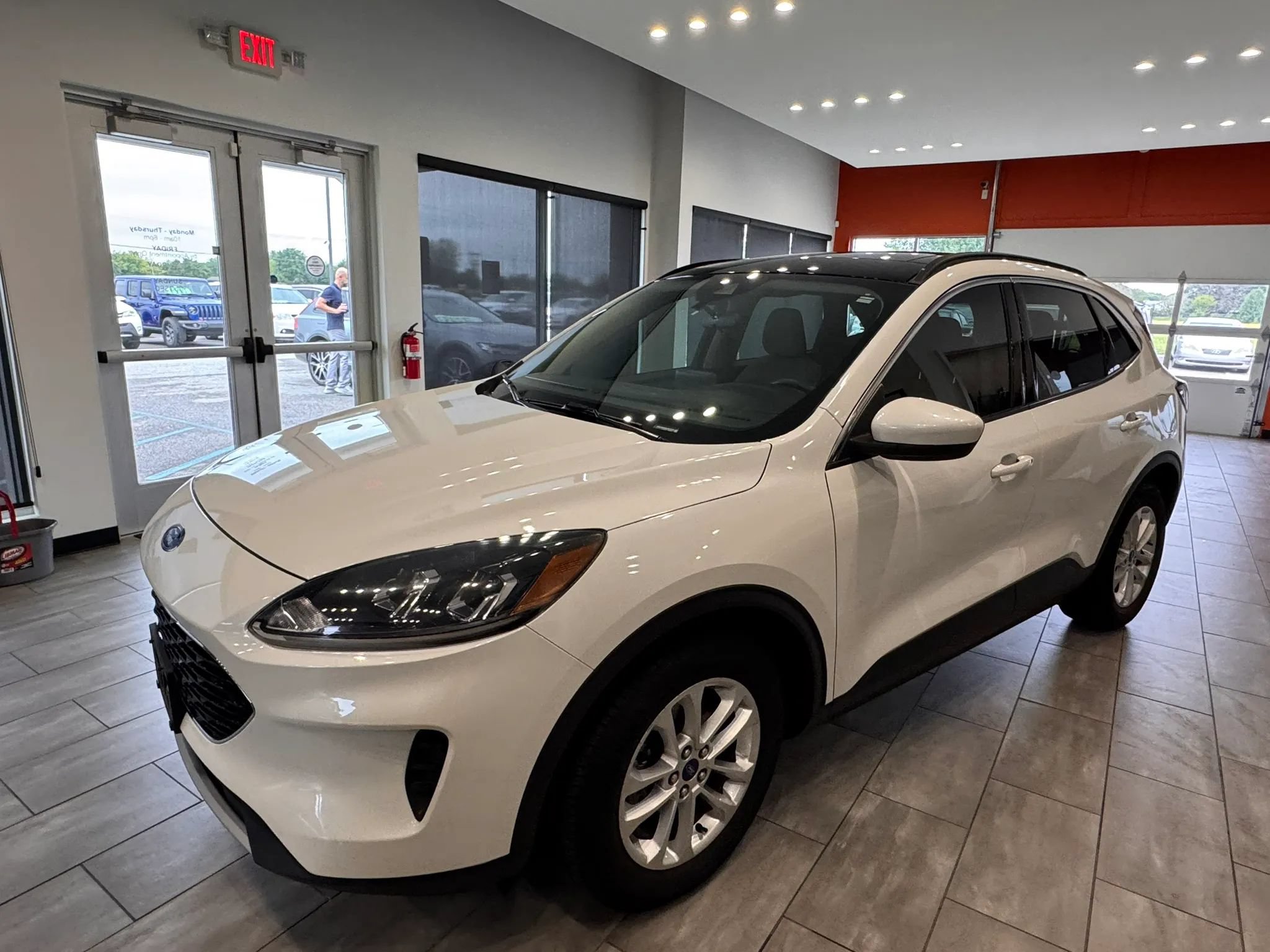 Used 2020 Ford Escape SE FWD image 9