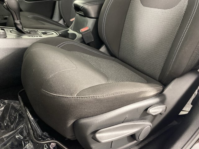 Used 2019 Jeep Cherokee Latitude w/ Popular Appearance Group AWD/4WD image 17