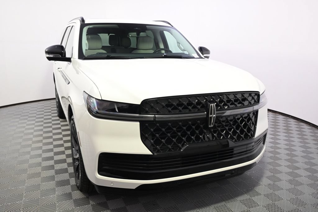 New 2026 Lincoln Navigator Reserve w/ Jet Appearance Package AWD/4WD image 9