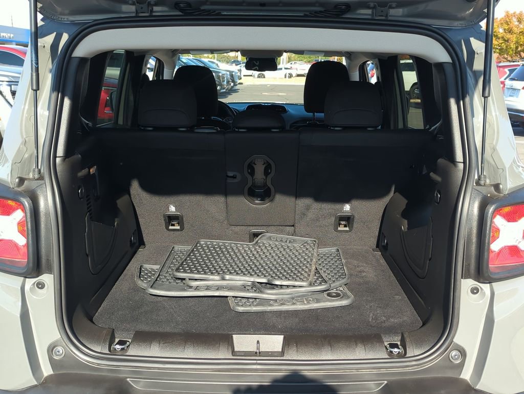 Used 2022 Jeep Renegade Latitude w/ Convenience Group image 23