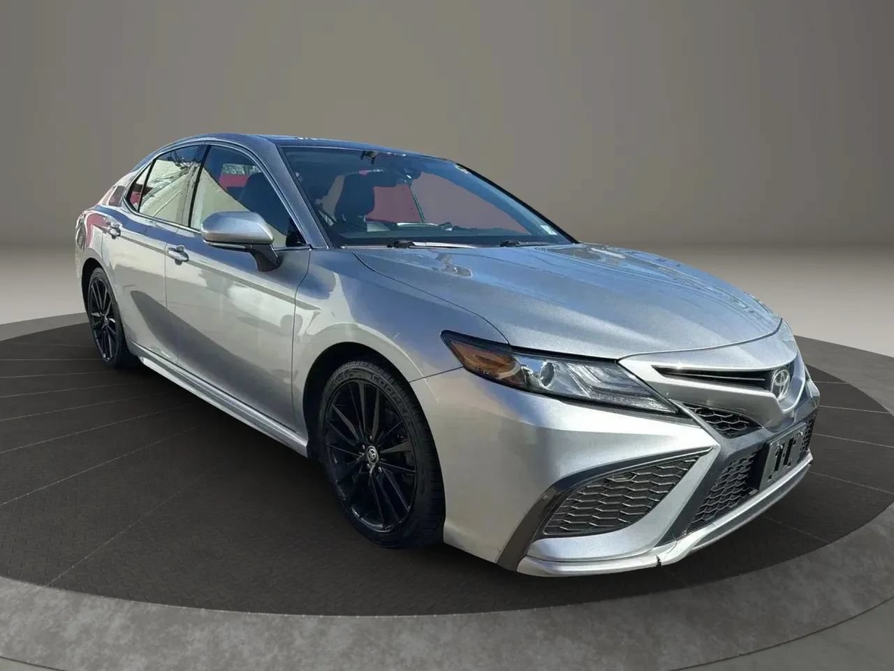 Used 2021 Toyota Camry XSE FWD image 3