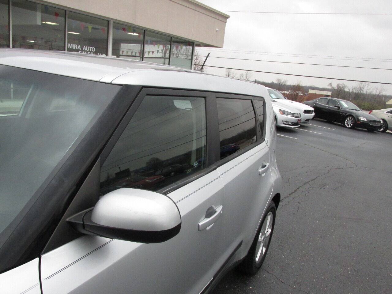 Used 2015 Kia Soul FWD image 33