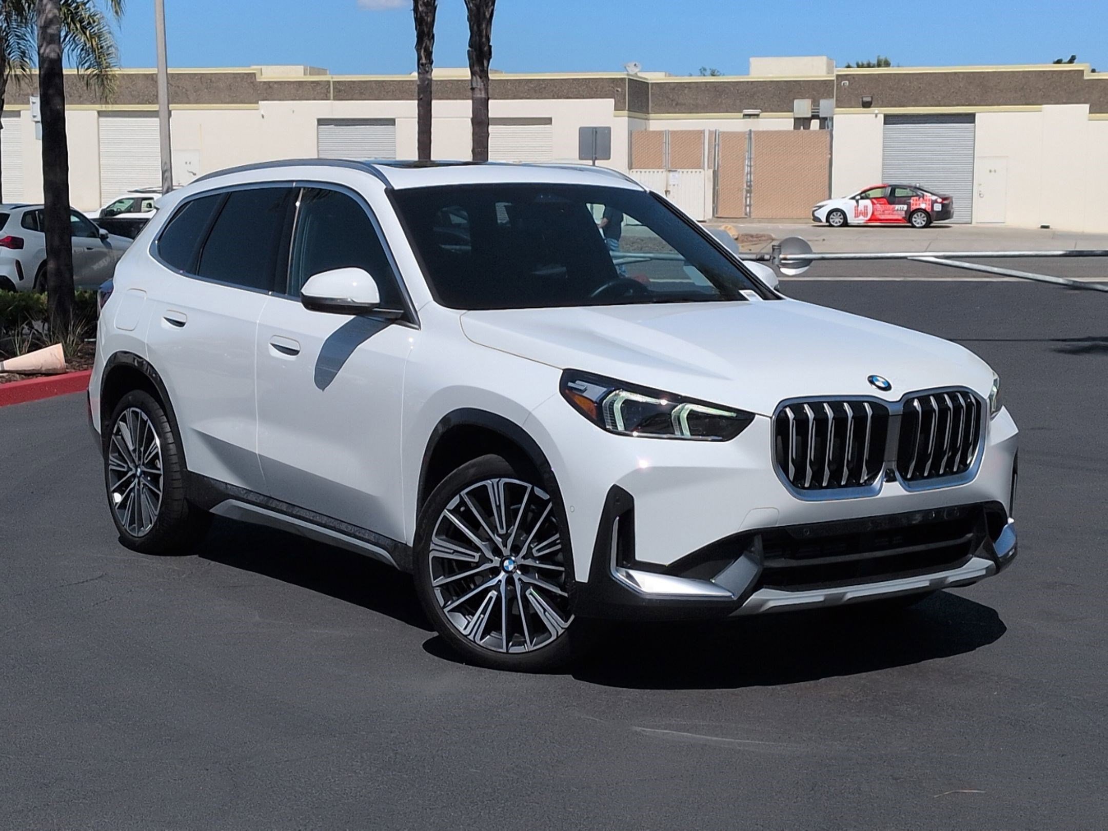 Used 2025 BMW X1 xDrive28i w/ Technology Package AWD/4WD image 2