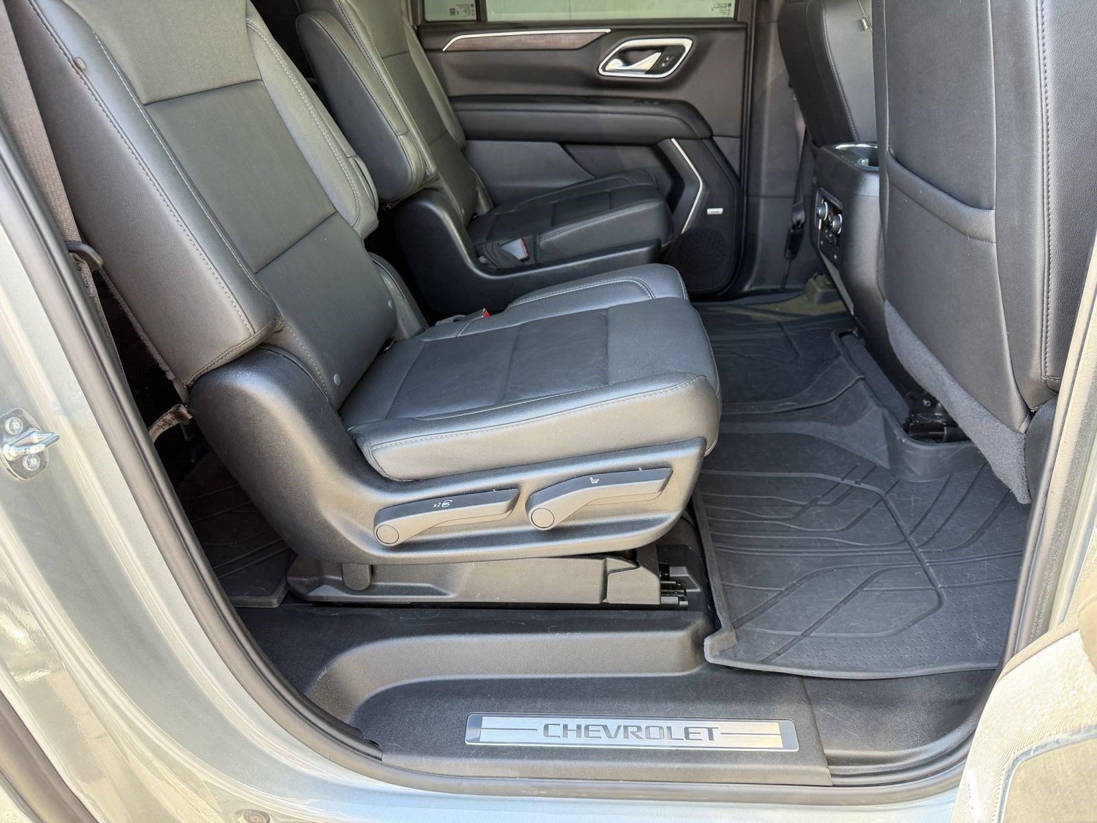 Used 2024 Chevrolet Suburban LT AWD/4WD image 29