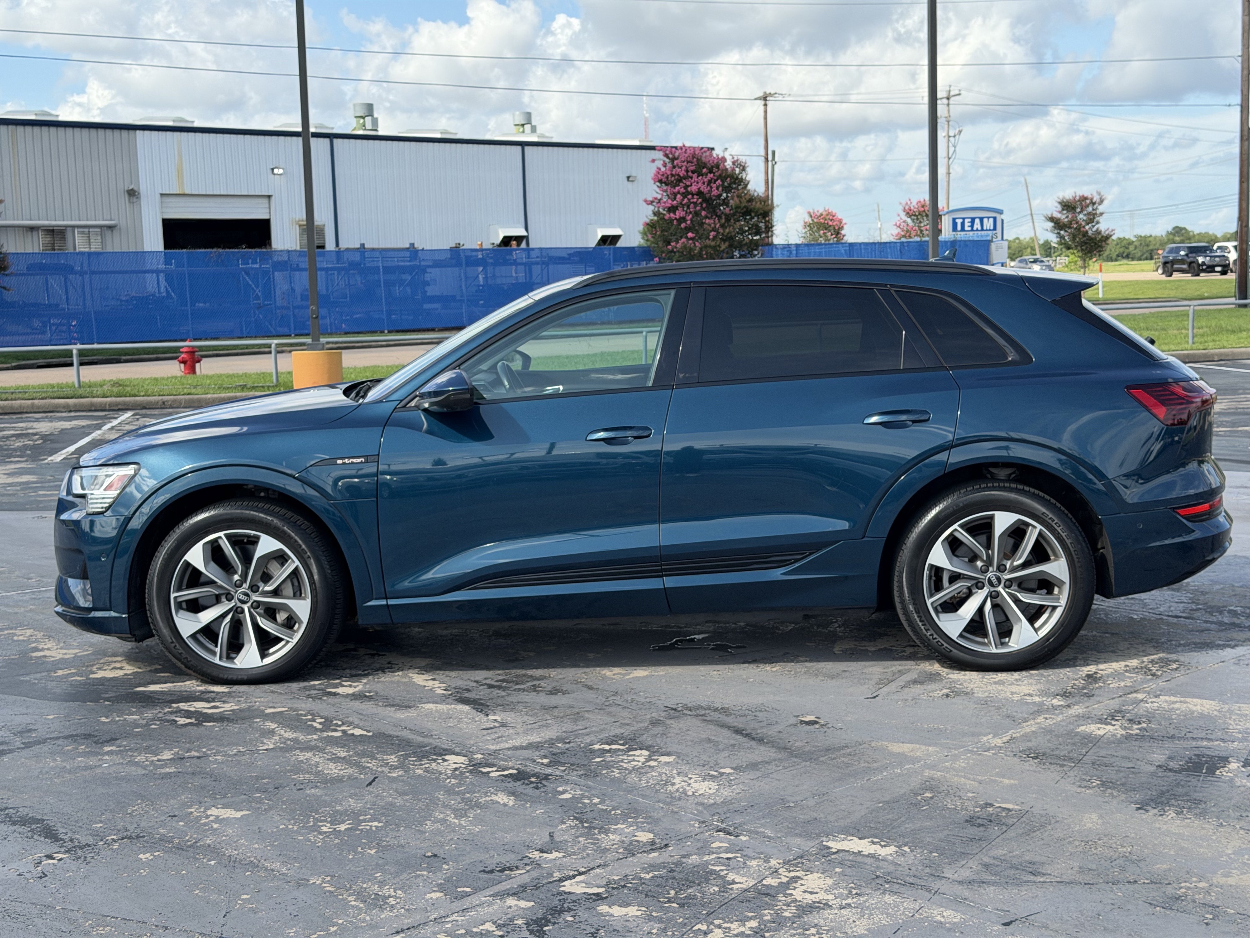 Used 2021 Audi e-tron Premium Plus w/ Premium Plus Package AWD/4WD image 11