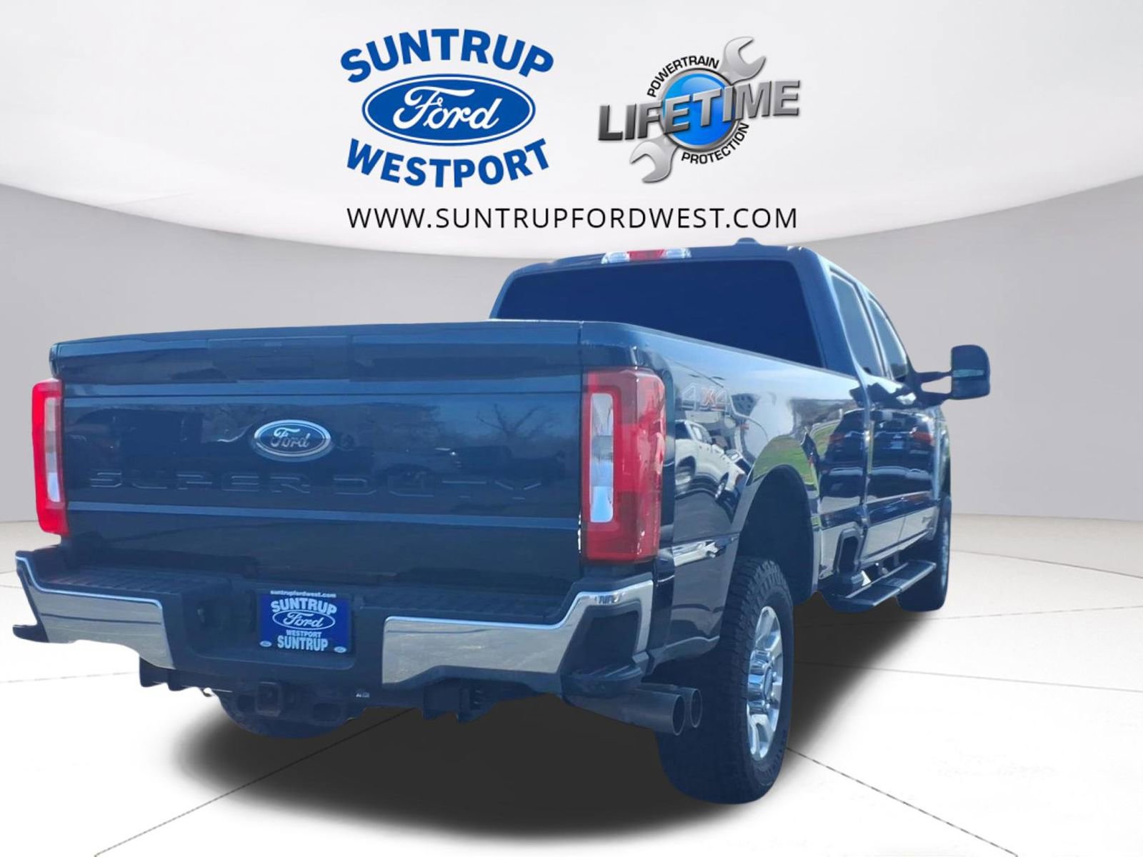 Used 2024 Ford F250 XLT AWD/4WD image 3