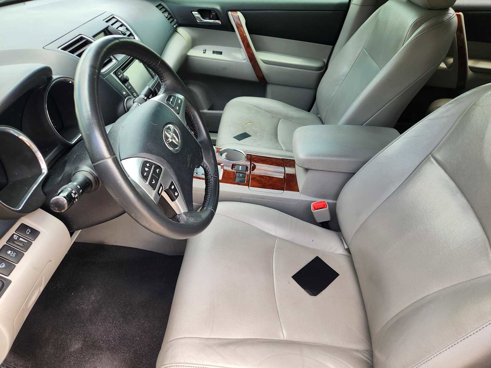 Used 2013 Toyota Highlander Limited FWD image 12