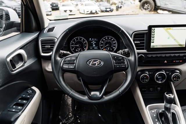 Certified 2020 Hyundai Venue image 23