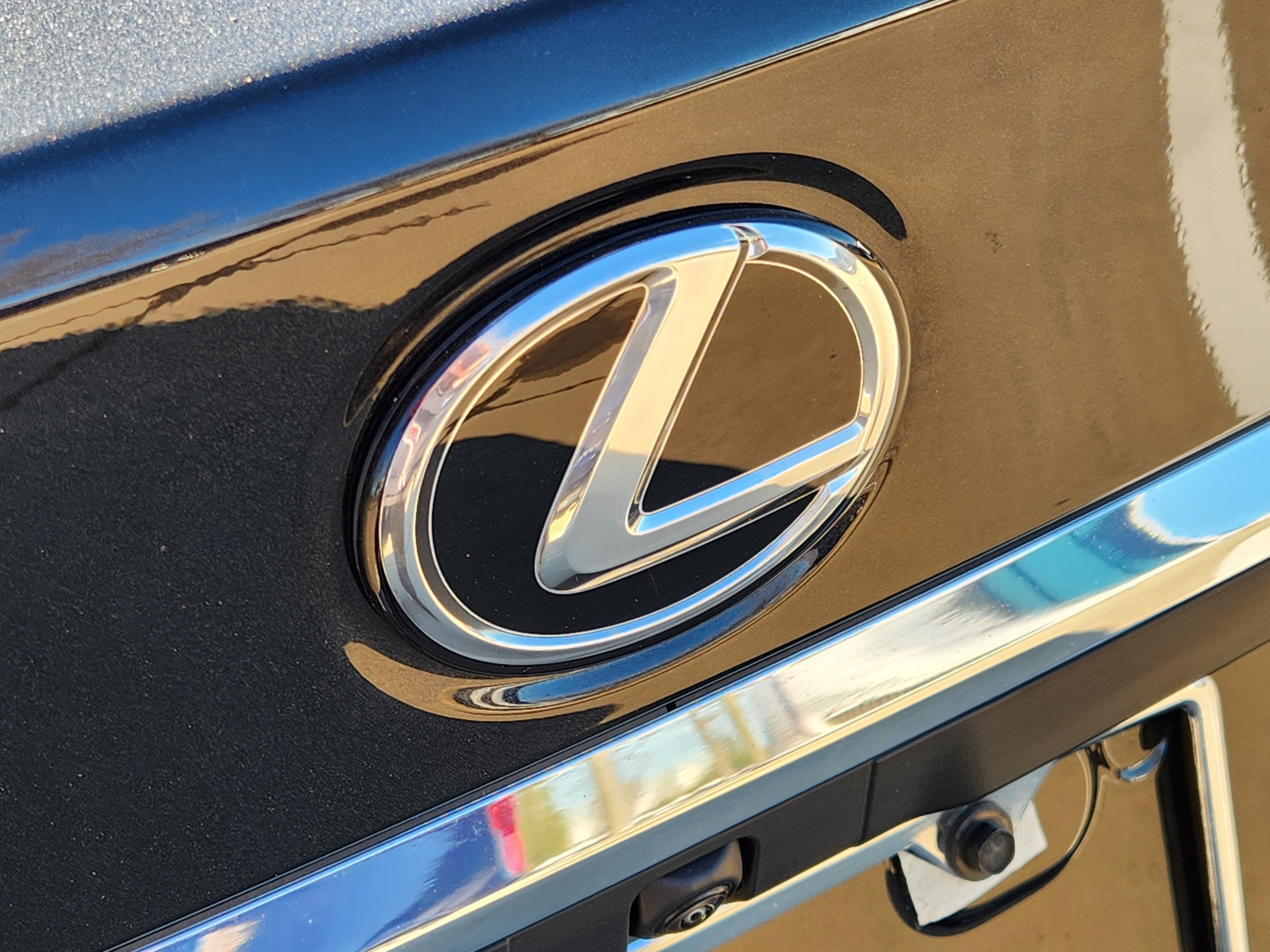 Certified 2023 Lexus ES 350 w/ Premium Package image 12