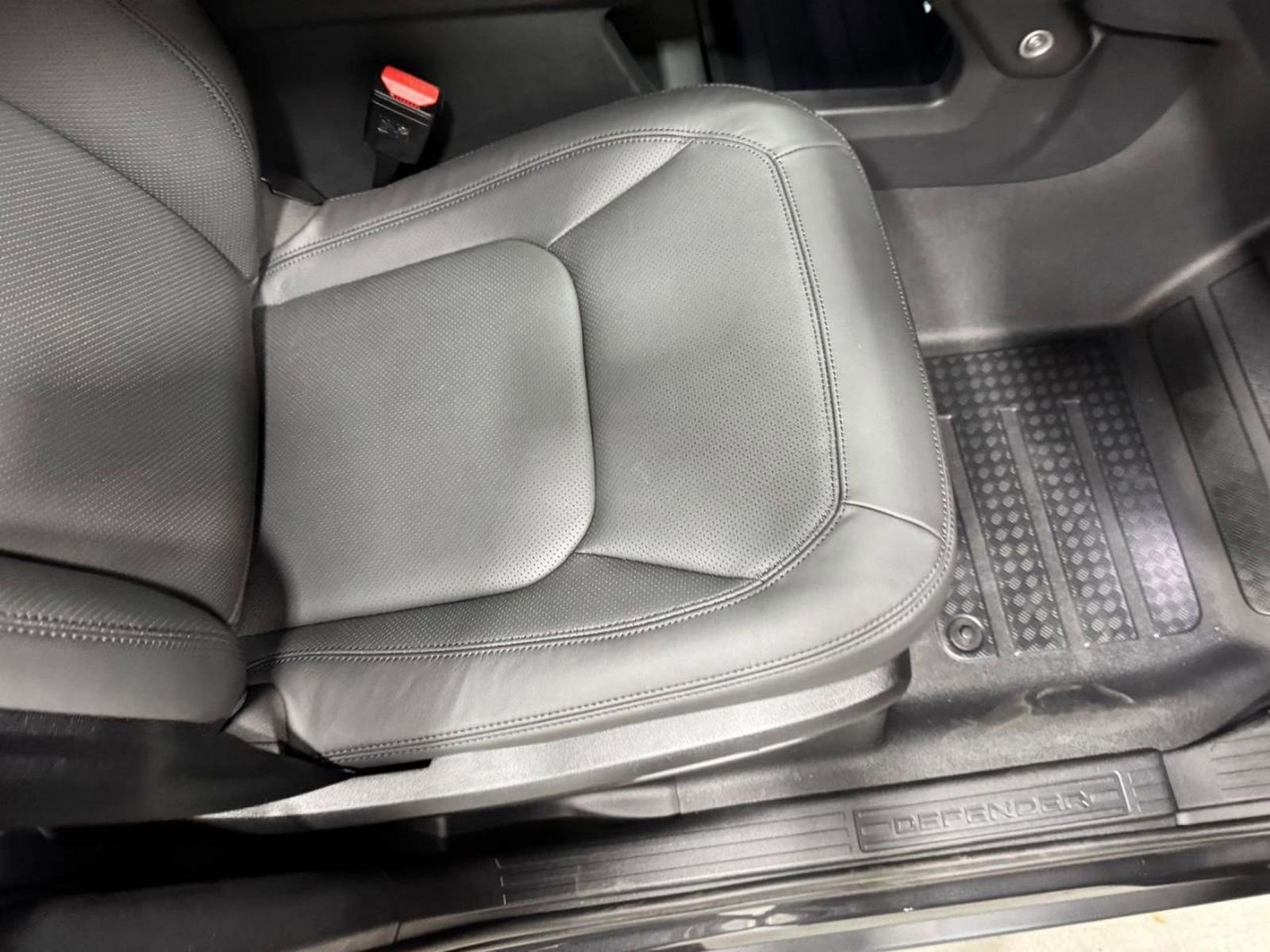 New 2026 Land Rover Defender 110 X-Dynamic SE image 19