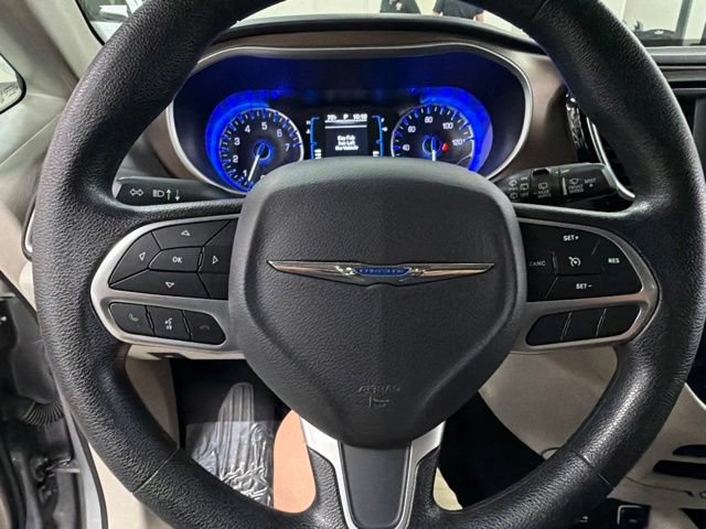 Used 2019 Chrysler Pacifica Touring Plus FWD image 22
