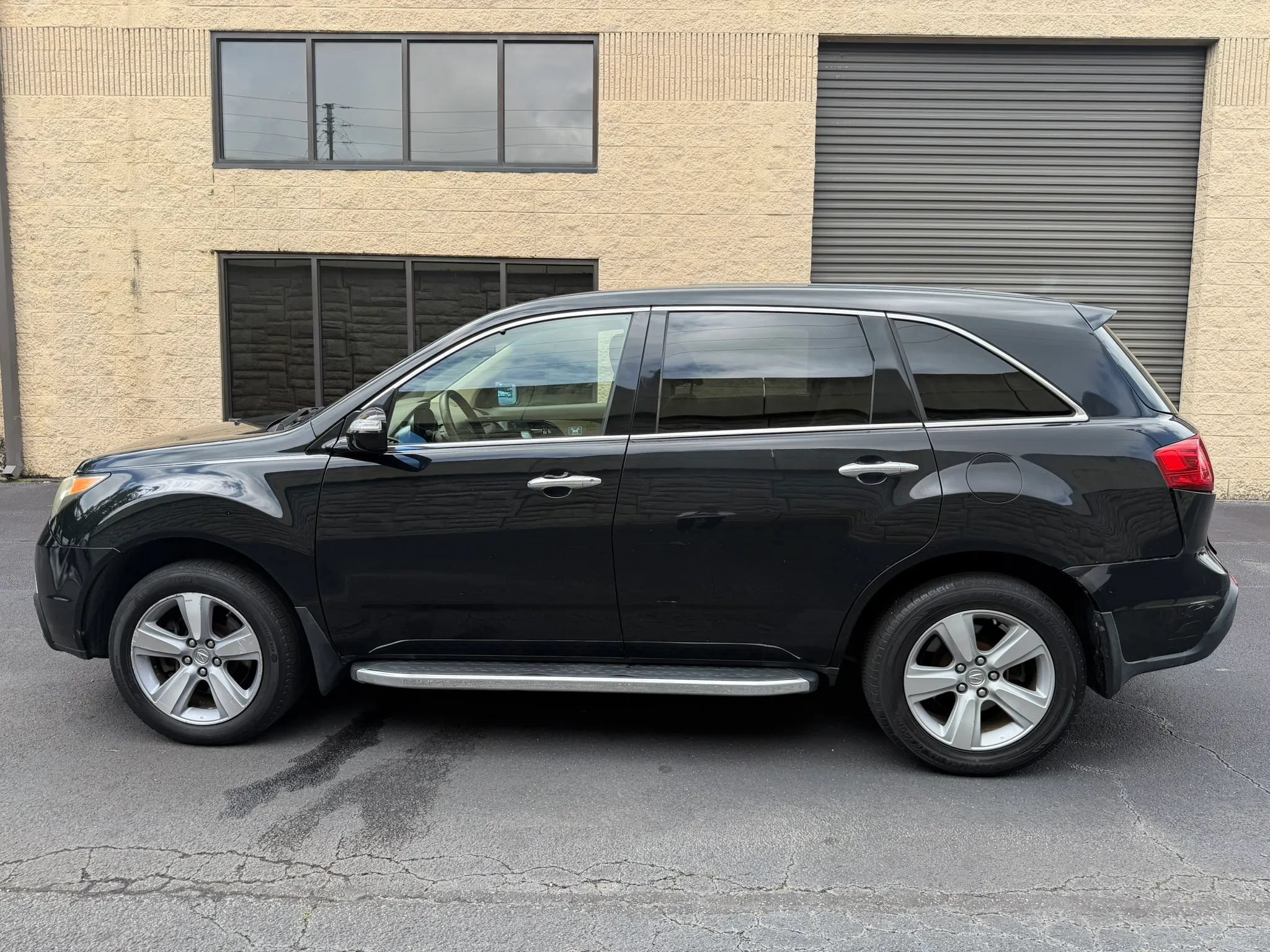 Used 2010 Acura MDX w/ Tech & Entertainment Pkg AWD/4WD image 3