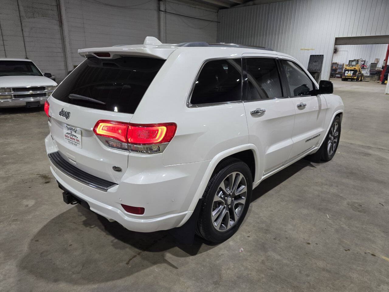 Used 2018 Jeep Grand Cherokee Overland AWD/4WD image 12