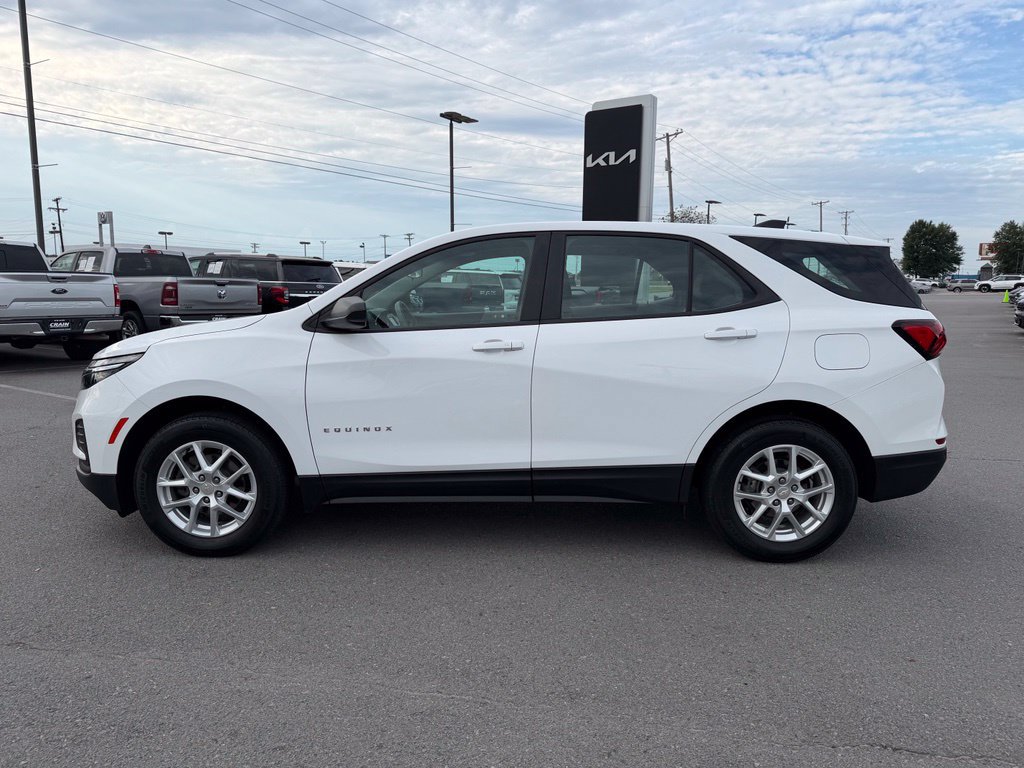 Used 2024 Chevrolet Equinox LS w/ Driver Confidence II Package FWD image 4