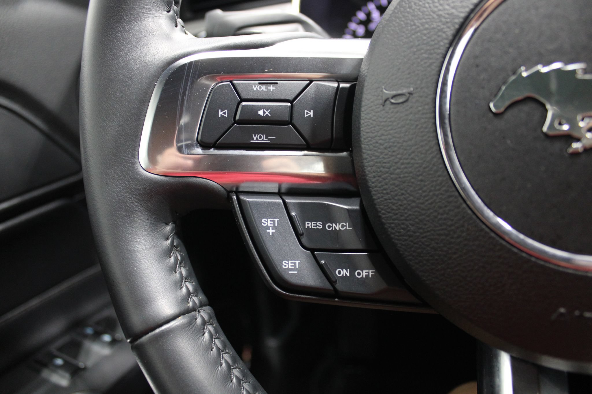 Used 2018 Ford Mustang GT Premium RWD image 35