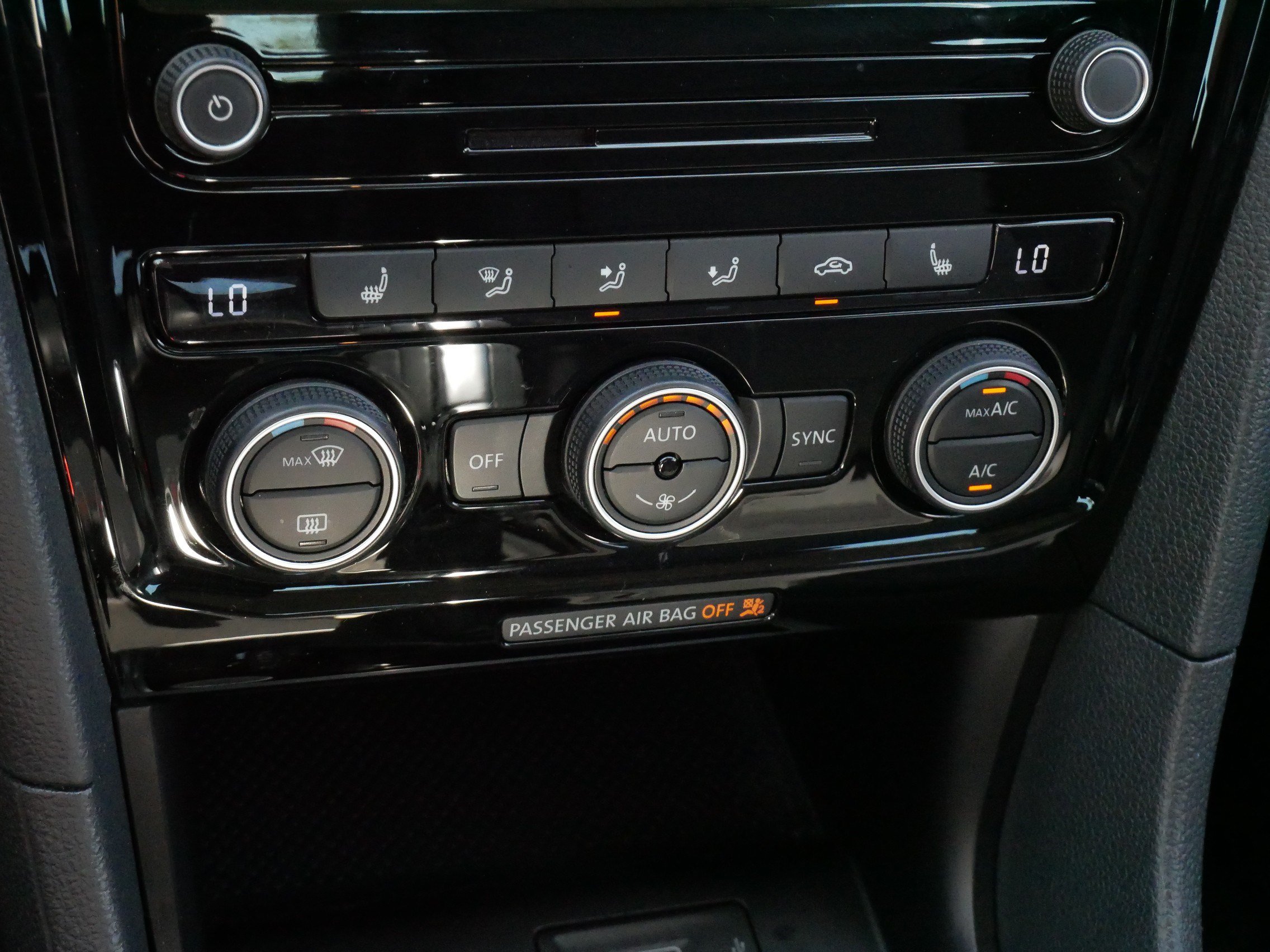 Certified 2020 Volkswagen Passat 2.0T R-Line FWD image 23