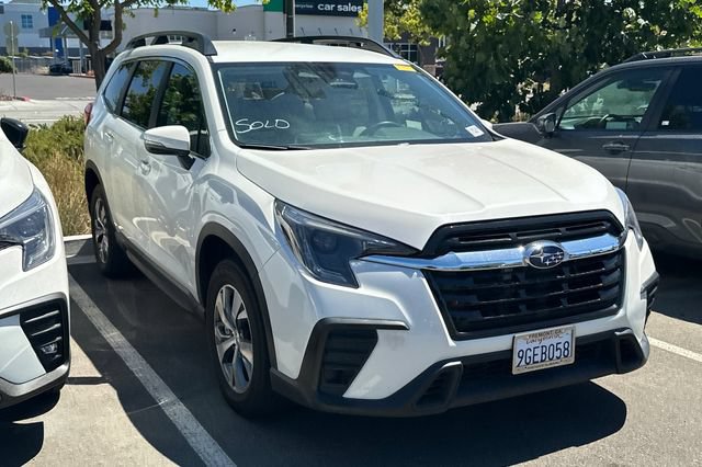 Used 2023 Subaru Ascent Premium w/ Convenience Package AWD/4WD image 2