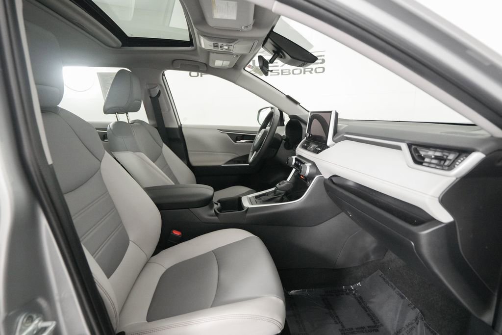 Used 2023 Toyota RAV4 XLE Premium image 19