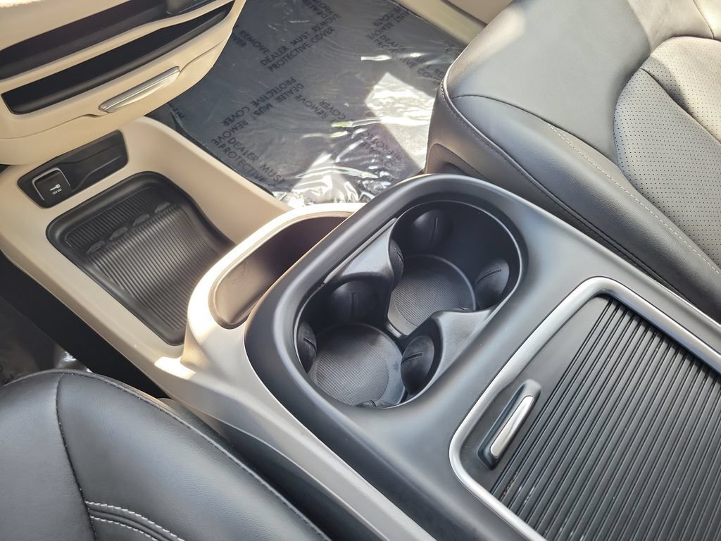 Used 2024 Chrysler Pacifica Touring-L FWD image 29