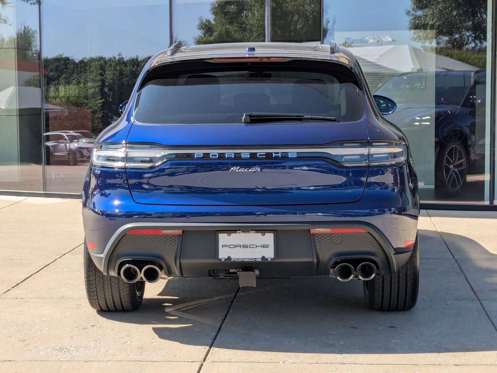 Certified 2025 Porsche Macan AWD/4WD image 10