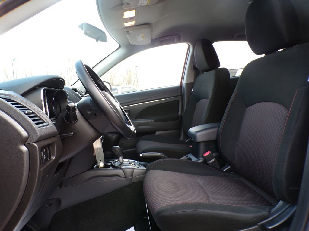 Used 2017 Mitsubishi Outlander Sport ES AWD/4WD image 18