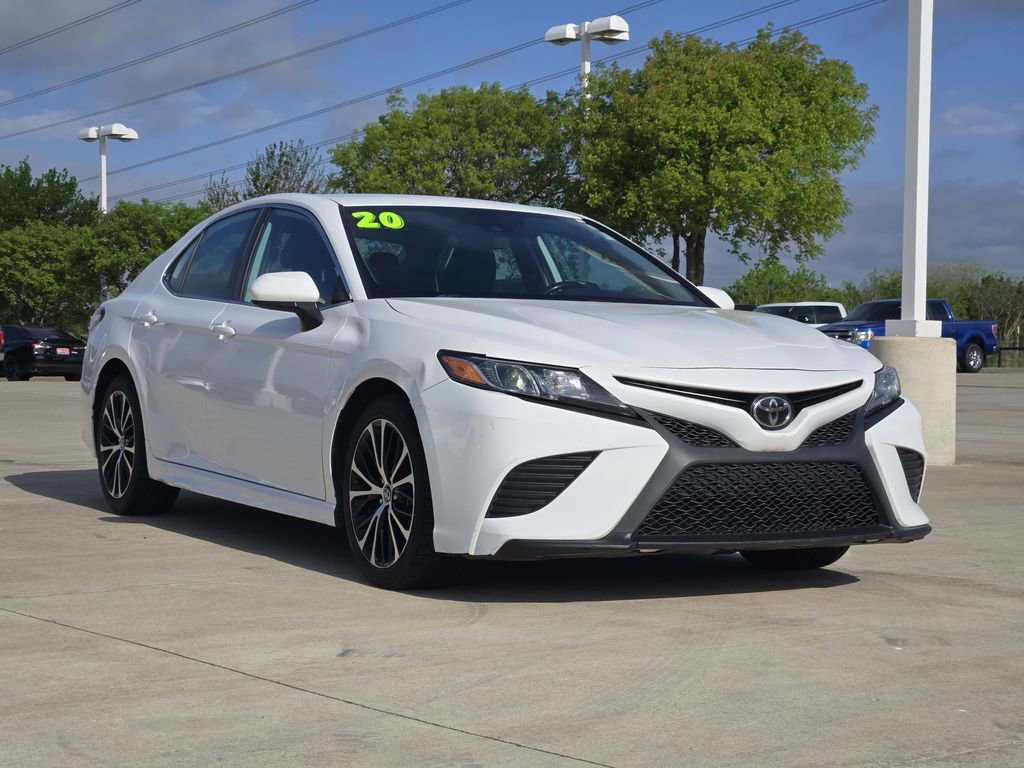 Used 2020 Toyota Camry SE image 3
