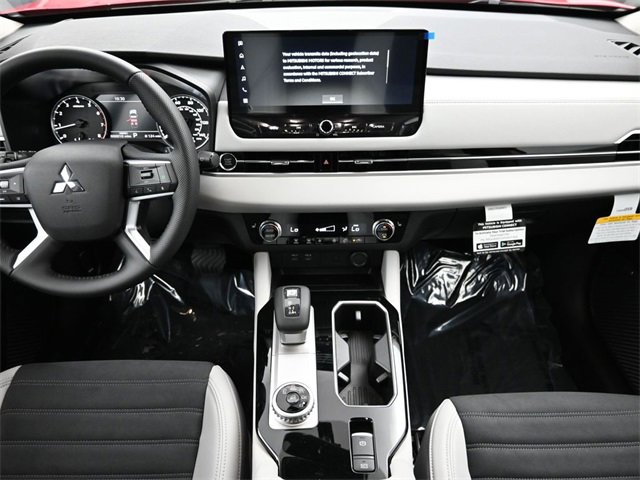 New 2025 Mitsubishi Outlander SE image 17